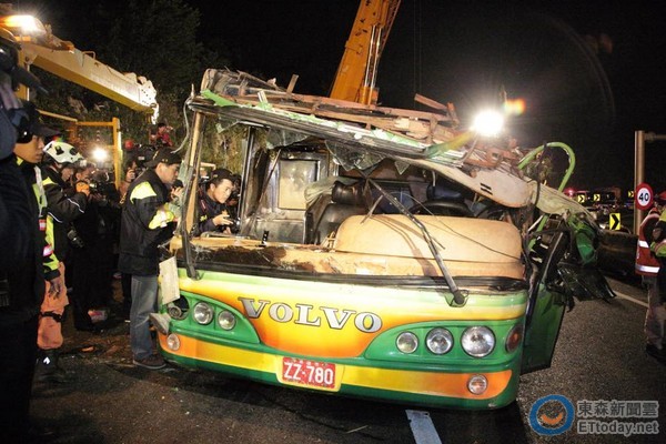 臺游覽車禍勞檢初判:旅行社與駕駛屬雇傭 難逃責任 臺游覽車禍勞檢初判:旅行社與駕駛屬雇傭 難逃責任