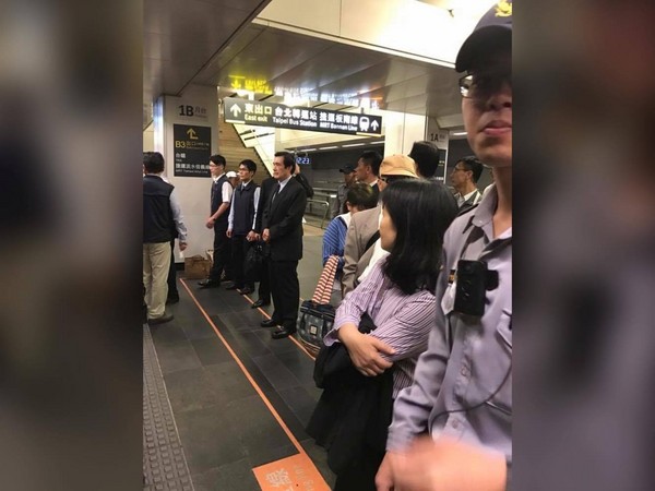 網(wǎng)友搭高鐵偶遇馬英九 網(wǎng)友搭高鐵偶遇馬英九