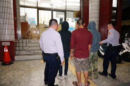 ���x������t(y��)Ժ4��5����������ң���������(d��ng)����(du��)�����{(di��o)醱O(ji��n)ҕ����܇׷�ˣ�������С�r(sh��)�����������������_(t��i)����(li��n)�ψ�(b��o)��ӛ���ֲ�򑣯�zӰ