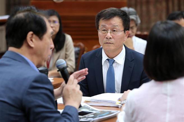 臺北故宮博物院展柜"自己開啟" "立委"稱"靈異事件" 臺北故宮博物院展柜"自己開啟" "立委"稱"靈異事件"