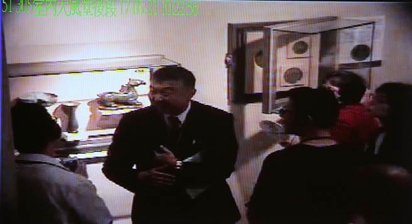 臺北故宮博物院展柜"自己開啟" "立委"稱"靈異事件" 臺北故宮博物院展柜"自己開啟" "立委"稱"靈異事件"