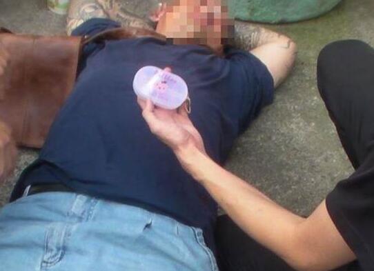 偷完洋酒又偷電纜 囂張竊賊拒捕沖撞警察 偷完洋酒又偷電纜 囂張竊賊拒捕沖撞警察