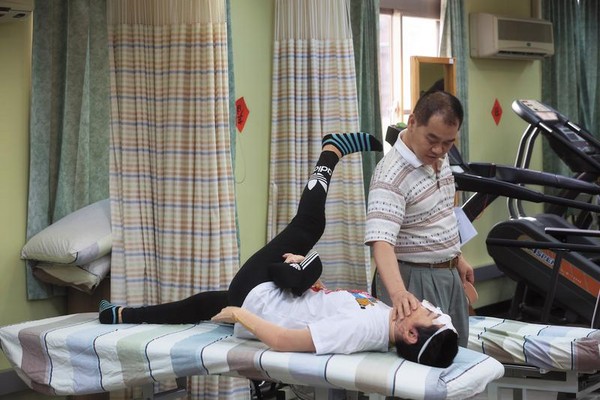 八仙塵爆案兩周年 傷者:這是我抗不來的(圖) 八仙塵爆案兩周年 傷者:這是我抗不來的(圖)