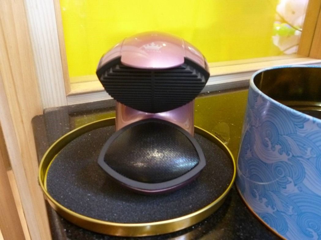 抓娃娃屢戰(zhàn)屢敗 臺(tái)一男子用磁鐵巧獲藍(lán)牙音箱(圖) 抓娃娃屢戰(zhàn)屢敗 臺(tái)一男子用磁鐵巧獲藍(lán)牙音箱(圖)