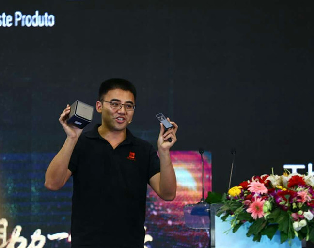 海南雙猴科技魔腦全球語(yǔ)言溝通系統(tǒng)新品亮相 海南雙猴科技魔腦全球語(yǔ)言溝通系統(tǒng)新品亮相