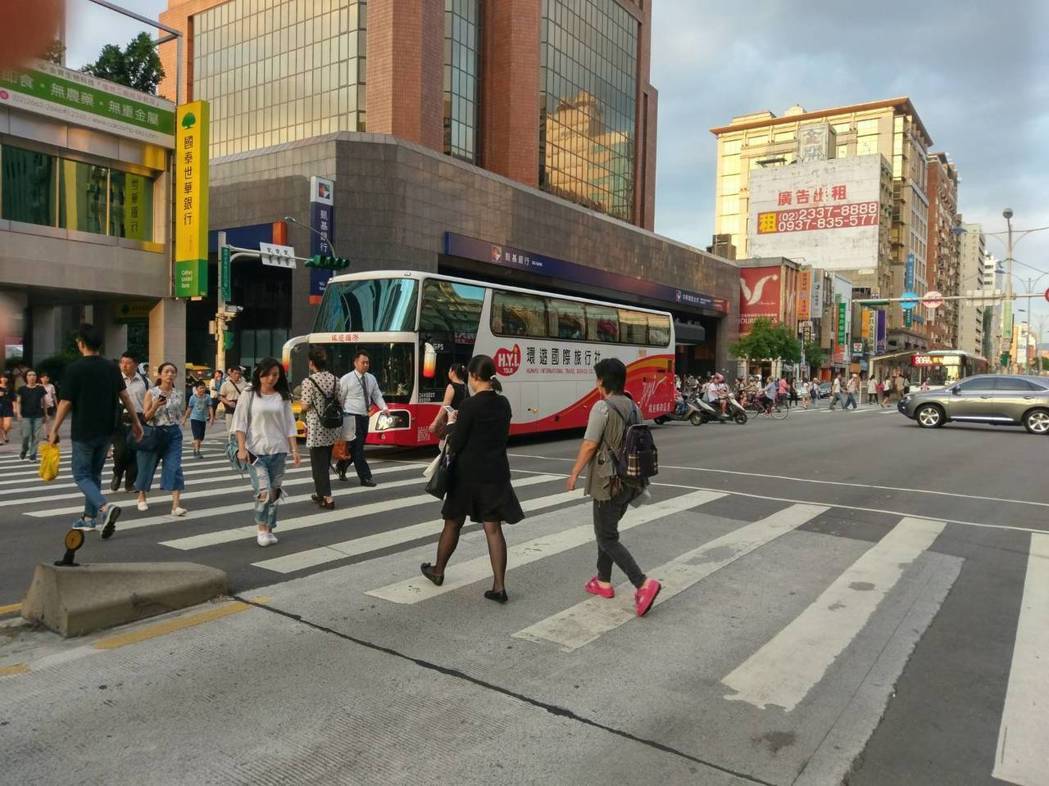 �_������늏S�B�m(x��)���C(j��) �°�߷��ڽ�ͨ��̖��ȫ��