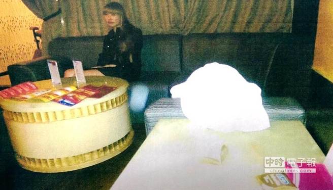 45�q��Ů���g���Ԯ�(d��ng)18�q�ο͵ċ����_�����ο��@�����ҵċ�ѽ����(�_(t��i)ý�D)