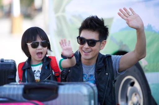 林志穎微博曬Kimi工作照 認(rèn)真可愛模樣獲網(wǎng)友稱贊