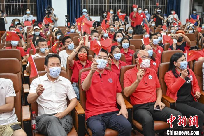 ��������ϴ�W(xu��)������ԓУ���ݷ��w���^�����տ�ِ��ֱ�������Ї����ӽ����(du��)���͹Ą�������K�F �z