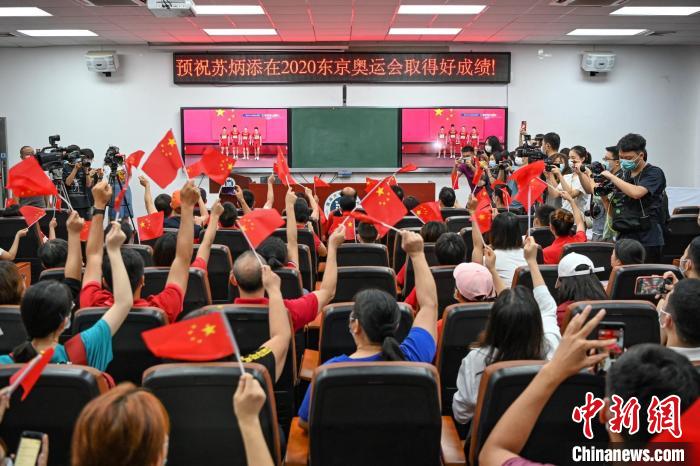 ��������ϴ�W(xu��)������ԓУ���ݷ��w���^�����տ�ِ��ֱ�������Ї����ӽ����(du��)���͹Ą�������K�F �z