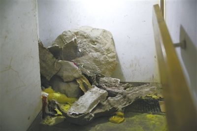 �������˝�ɽ�f����ţ�`�����ļ�ɽ���_ʼ��������µĴ������϶ѝM�ǵ������´���ȫͨ������С�^(q��)�����M�����D�����¾���ӛ�� �ַ� �z