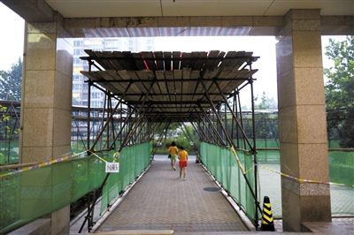 �������˝�ɽ�f����ţ�`�����ļ�ɽ���_ʼ��������µĴ������϶ѝM�ǵ������´���ȫͨ������С�^(q��)�����M�����D�����¾���ӛ�� �ַ� �z