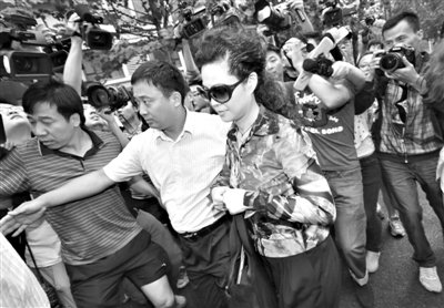 ����һ�܌��Q(ch��ng)�B��潶�δ�M(j��n)�� ���������^�m(x��)����