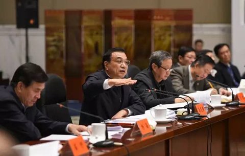 李克強(qiáng):要更加注重運(yùn)用市場(chǎng)化辦法化解過(guò)剩產(chǎn)能