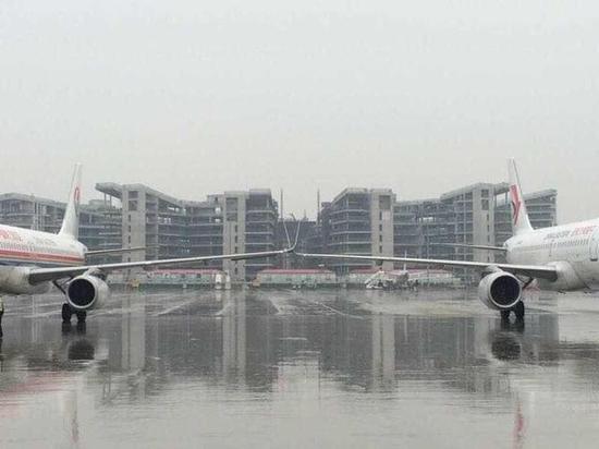 上海兩客機擦撞拼“剪刀手” 事故原因仍未公布 上海兩客機擦撞拼“剪刀手” 事故原因仍未公布