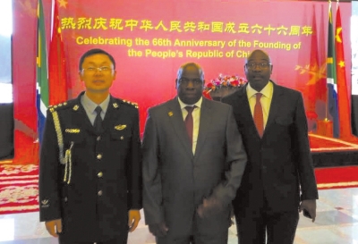 ��־�44�q,�侯�W(xu��)Ժ���ɱ���,�������(gu��)�Z(y��)��W(xu��)Ӣ�Z(y��)����,���A��W(xu��)���������Tʿ,2013��2�����v�Ϸ�,֮ǰ������(gu��)��(d��ng)�^(gu��)����(w��)(li��n)�j(lu��)�١�