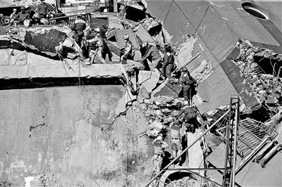 大陸民間救援隊臺灣震區(qū)救災 協(xié)助救出被困女童(圖)