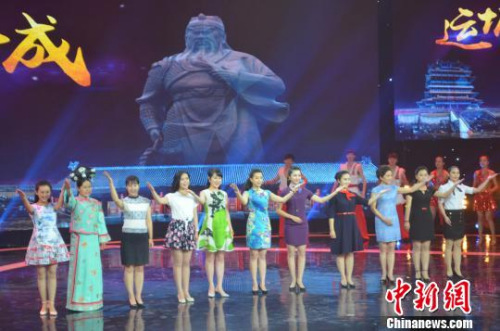 �Y�ψD�������fɽ�����L(f��ng)�⡷��(ji��)Ŀ����ɽ��11��(g��)���е���ί��ӛ�����L(zh��ng)�����L(zh��ng)��һ�μ��w���R���ƽ����Ρ��D��17��ԓ��(ji��)Ŀ�C��(ji��ng)���(hu��)�F(xi��n)��(ch��ng)������ �z