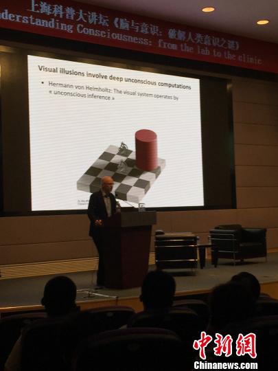 法國(guó)科學(xué)院院士揭開意識(shí)之謎邊開車邊打電話不可取