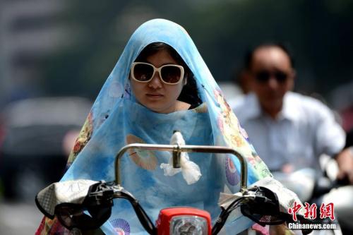 7��26�������ݸߜ؁��u���񱊡�ȫ�����b����������(d��ng)���������К����_(t��i)�l(f��)���ߜس�ɫ�A(y��)����̖(h��o)������ǰ�����՚ⶼ׃���˟�������(n��i)ꑵ���̩���}��ȵؘO�˸ߜس��^40�档���ڸߜ���ⲻ��(hu��)��̫��׃�������ֹ�����������_(t��i)������߀��Ҫ���_����ǰ��ĸߜؕr(sh��)�γ��T�� ���|�� �z