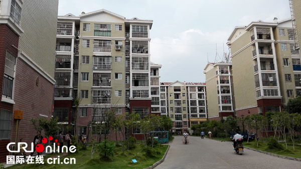 �DƬĬ�J���}