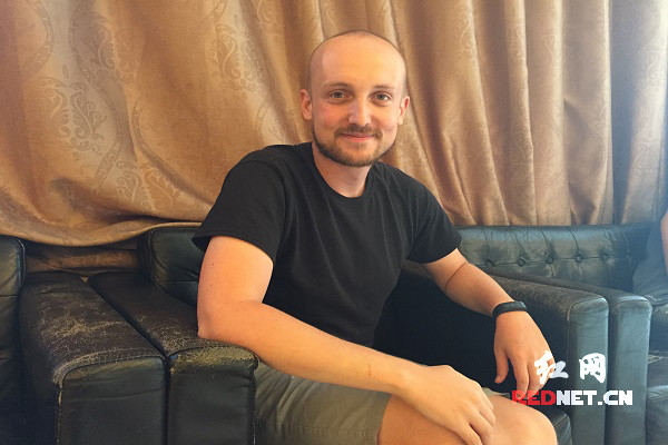 【網(wǎng)絡(luò)媒體走轉(zhuǎn)改】Tyler:像斯諾那樣寫(xiě)長(zhǎng)征故事 【網(wǎng)絡(luò)媒體走轉(zhuǎn)改】Tyler:像斯諾那樣寫(xiě)長(zhǎng)征故事