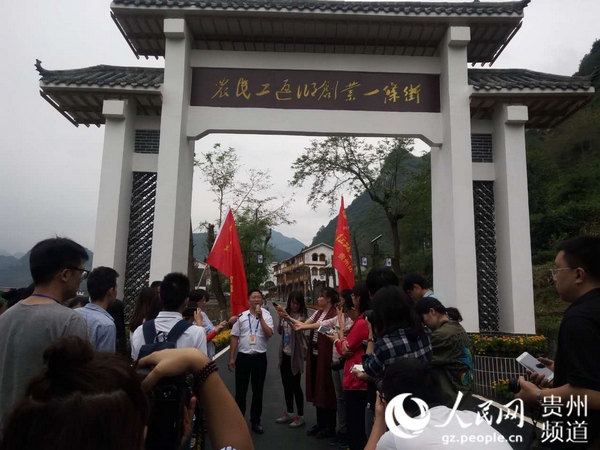 ���W(w��ng)�jý�w���D(zhu��n)�ġ����ܣ��F�݊�ɽ�P��һ�lС���پ������L����ɽ������w����