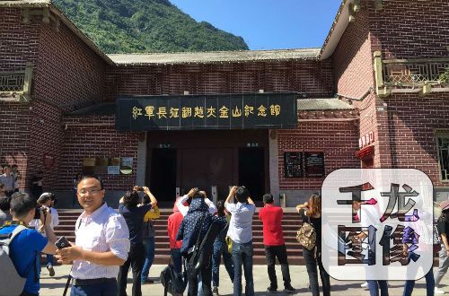 ӛ��һ���ڷ�Խ�A��ɽ�o(j��)���^���ղ��L��