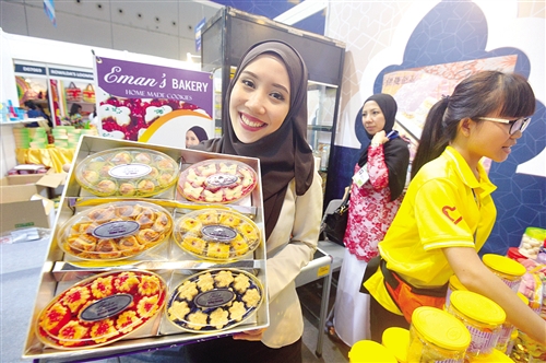 �|�˸�����ɫչƷ������(hu��)չ���ġ���Ȧ�ۡ��ό�����