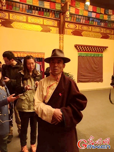 ���W(w��ng)�jý�w���D(zhu��n)�ġ��ġ��������⡱�����ý�(j��ng)�� �F���f�����¸�·