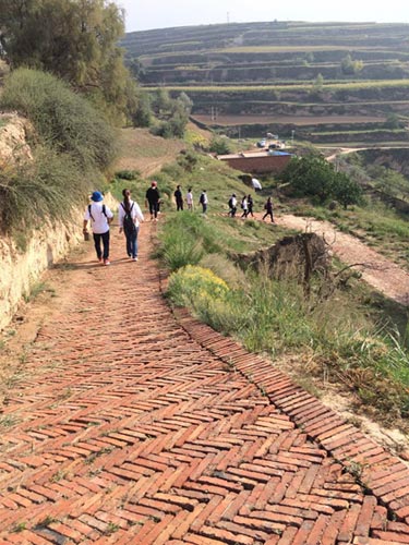 老區(qū)人民齊邁步 “私人訂制”小康路 老區(qū)人民齊邁步 “私人訂制”小康路