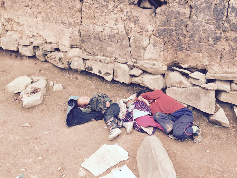 ��С�ܵ������T(m��n)ǰ䁵�һ���·���,����߸ߵĶ�Ƥ,������Ĵ��Ì�(du��)�����Ķ�Ě��������(���߹��D)