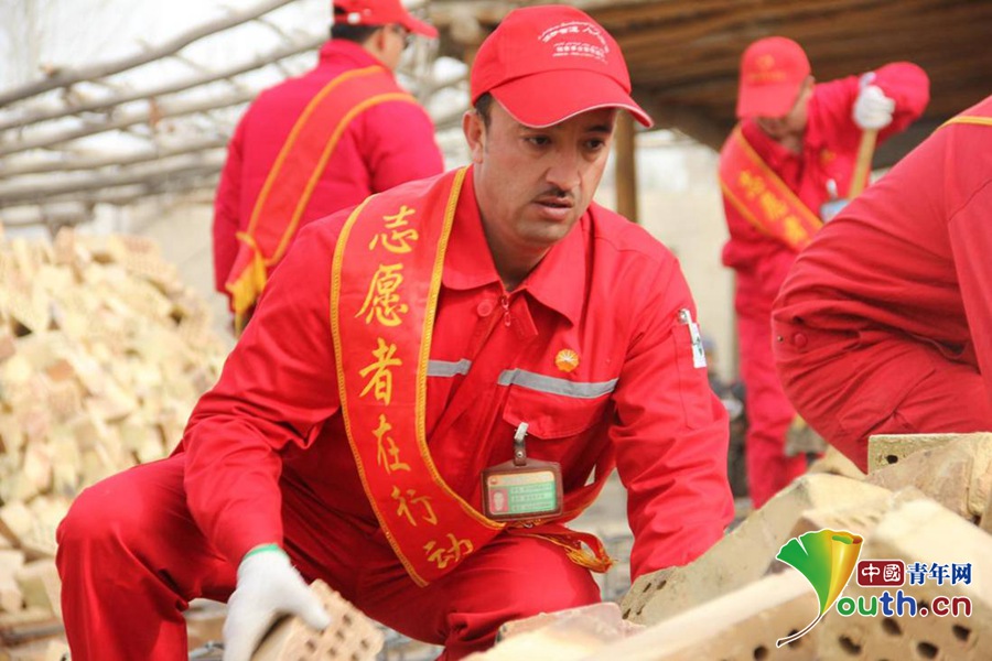 “金胡楊”青年志愿者服務隊:用十年時光 書寫一段傳奇 “金胡楊”青年志愿者服務隊:用十年時光 書寫一段傳奇