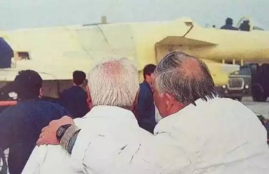 ����-10ԇ�w�F(xi��n)��(ch��ng)�����~�ı�Ӱ�������������Ҟ鿂���̎�Ѧ��ۣ��c��܊����������