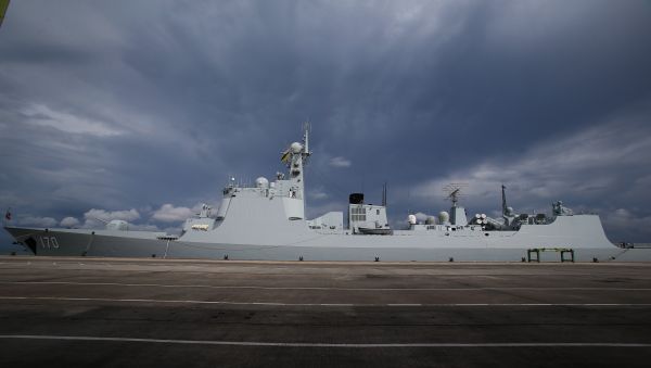 中國軍艦“蘭州”號導(dǎo)彈驅(qū)逐