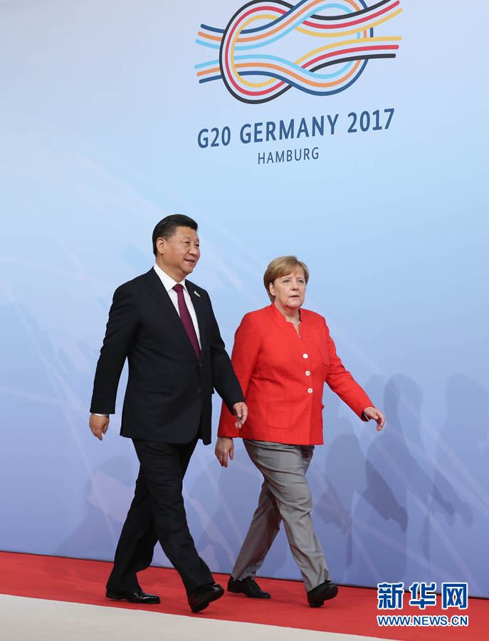 7��7������ʮ�����F�I(l��ng)��(d��o)�˵�ʮ���η���ڵ��h���e�С�������ϯ��(x��)��ƽ��ϯ���l(f��)���}�顶�Գ��_�Ű��ݡ��Ƅ�(li��n)�����L������Ҫ�vԒ���@�Ƿ���_ʼǰ����(x��)��ƽ�ܵ�������Ĭ�ˠ�ӭ�������A��ӛ�� ���l(w��i)�� �z