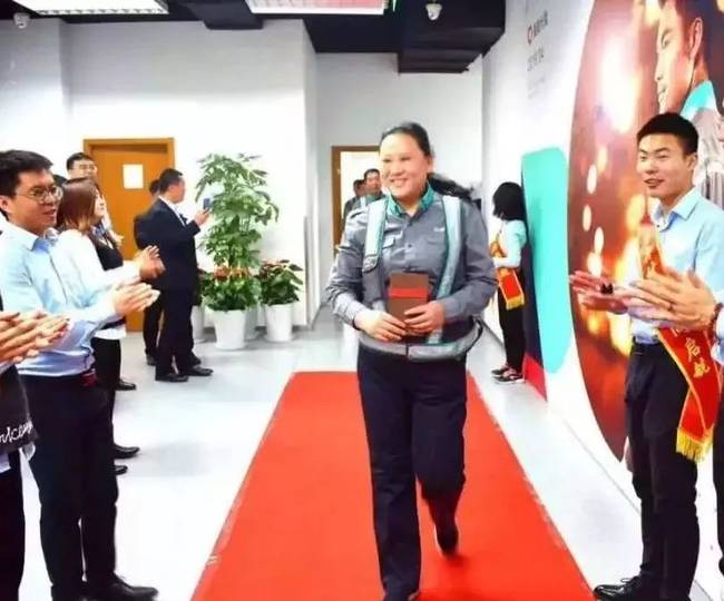 ����Ů���U��4������� ���{���Ԛ���r�����¸����fӢ�Z��