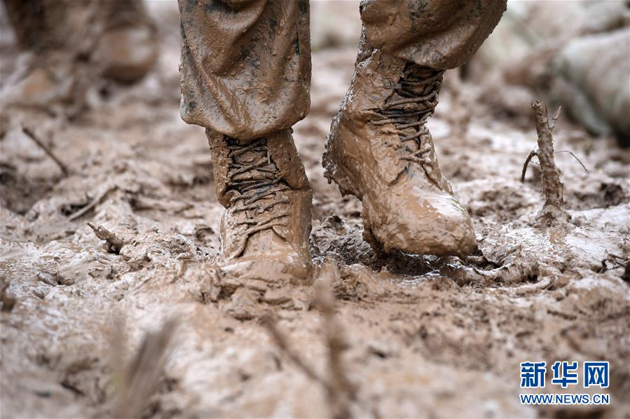 ��������ƽ�r���Ї���ɫ������x˼��ָ���¡����r����������ƪ�¡�����ƽ����ӛ�P(gu��n)���¡��D�Ļ��ӣ���10��һ�О������񡪡�����ȫ����Ѵ�Ȟ�ȡ���A�����ش����֮�r