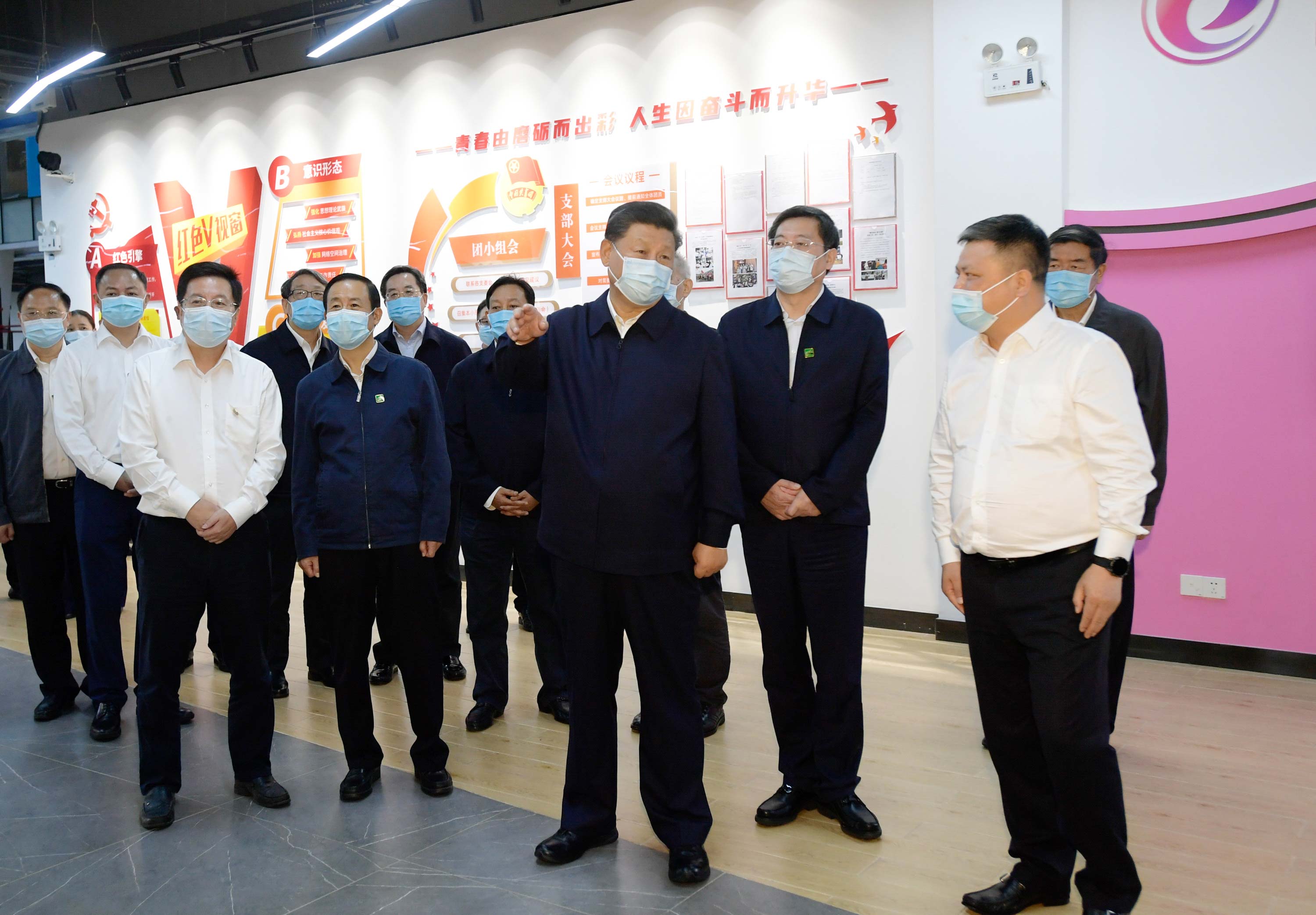 9��16����18�����й����뿂��ӛ��������ϯ������܊ί��ϯ��(x��)��ƽ�ں��Ͽ������@��17����������(x��)��ƽ���R��ɽҕ�l�Ą�(chu��ng)�a(ch��n)�I(y��)�@������@�^(q��)�_չ��I(y��)�h���̓�(n��i)�����a(ch��n)�����g(sh��)�аl(f��)���˲����B(y��ng)����