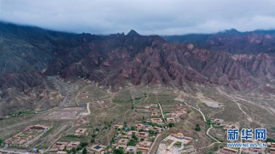 (新華全媒頭條·走向我們的小康生活·決戰(zhàn)決勝脫貧攻堅(jiān)·圖文互動(dòng))(6)高原上綻放的光芒——來(lái)自青海攻克深度貧困堡壘的故事