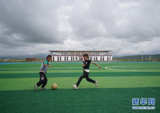 (新華全媒頭條·走向我們的小康生活·決戰(zhàn)決勝脫貧攻堅(jiān)·圖文互動(dòng))(10)高原上綻放的光芒——來(lái)自青海攻克深度貧困堡壘的故事