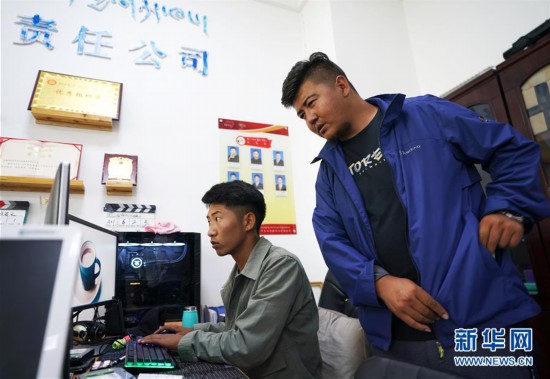 (新華全媒頭條·走向我們的小康生活·決戰(zhàn)決勝脫貧攻堅(jiān)·圖文互動(dòng))(11)高原上綻放的光芒——來(lái)自青海攻克深度貧困堡壘的故事