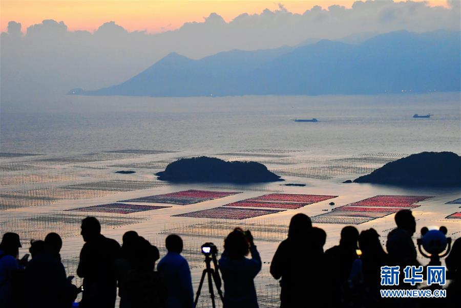 (新華全媒頭條·圖文互動(dòng))(4)“雙節(jié)”喜相逢 一樣家國(guó)情——全國(guó)各地歡度國(guó)慶中秋佳節(jié)掃描