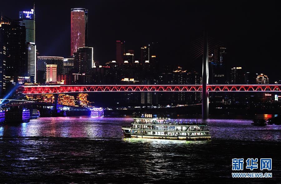 (新華全媒頭條·圖文互動(dòng))(8)“雙節(jié)”喜相逢 一樣家國(guó)情——全國(guó)各地歡度國(guó)慶中秋佳節(jié)掃描