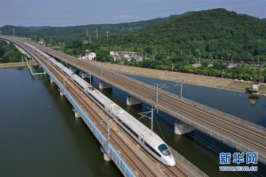 �����Aȫý�^�l���ɕ��؄e�^�졤�D�Ļ��ӣ���10���{(l��n)�D���L����������ô��ƴ����������ȫ���ɕ�����ʮ���塱�D��