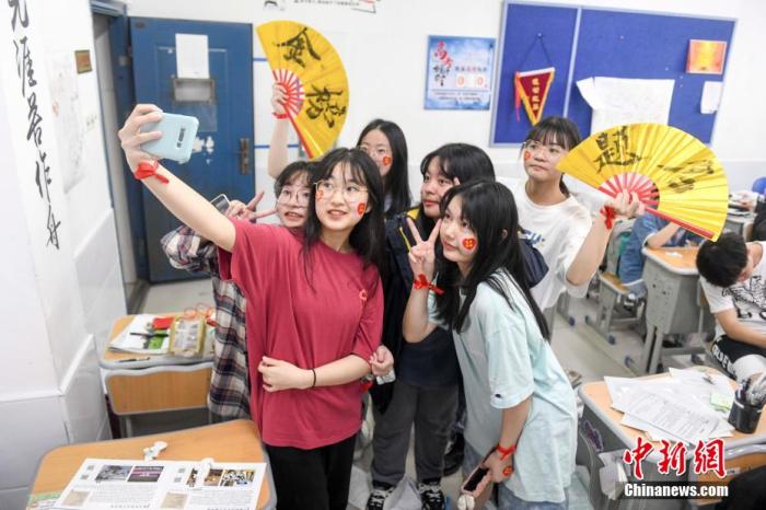 �Y�ψD��6��6�գ�2021��߿�ǰϦ�������Lɳͬ�������W(xu��)У�����꼉���������ڽ��҃�(n��i)��Ӱ�� ���A�� �z