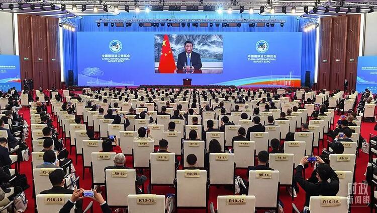 �r(sh��)������ح�ġ��傀(g��)һ���x����(x��)��ƽ���M(j��n)����(hu��)�_Ļʽ�ϵ���ּ���v