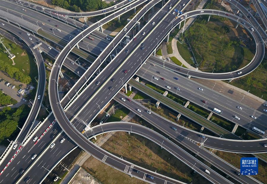 (������ƽ�r���Ї���ɫ������x˼��ָ���¡����r����������ƪ�¡�����ƽ����ӛ�P���¡��D�Ļ���)(6)���촺�L�š��������ط���(j��ng)���l(f��)չ����ِ�����^��