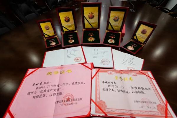 ����������׿���ľ���Ӣ���Ѱ���