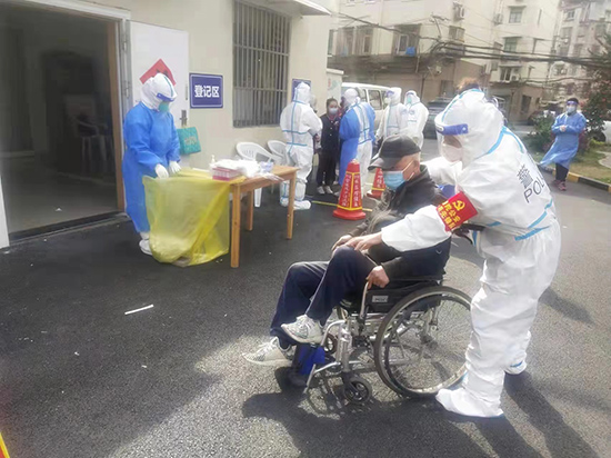 �펽��׌�ü,6000�����Ϻ�����Ů����������_�h��ǰ